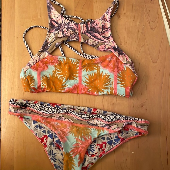 Maaji High neck bikini with bottoms - Picture 2 of 4